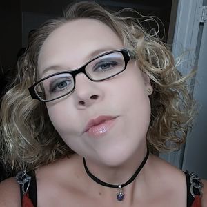 Meet your Posher, Larishia